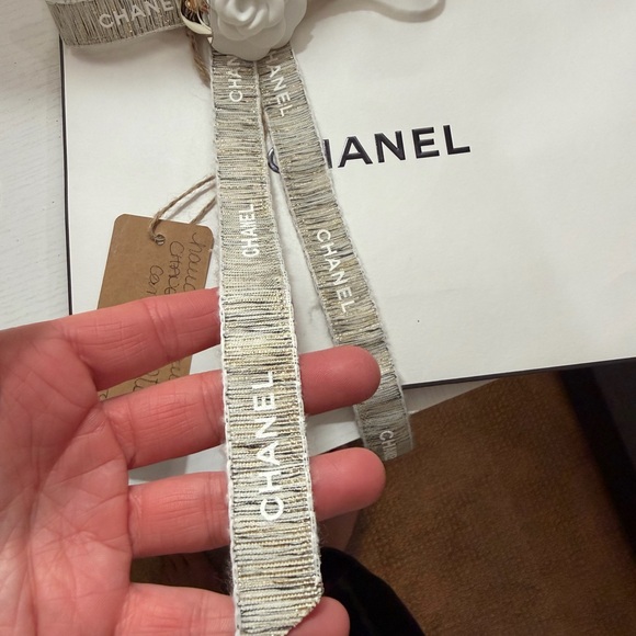Authentic Chanel Ribbon with Camellia Flower Barrette great gift! NWT - Picture 5 of 12